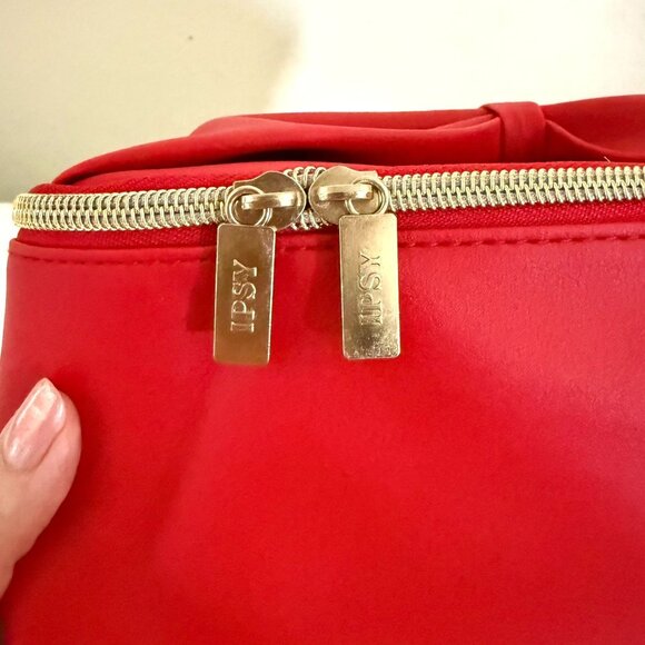 Take a Bow Red Bow Cosmetic Travel Bag Inner Pocket Ipsy Makeup 8.5inx5inx4.5in - Picture 2 of 11